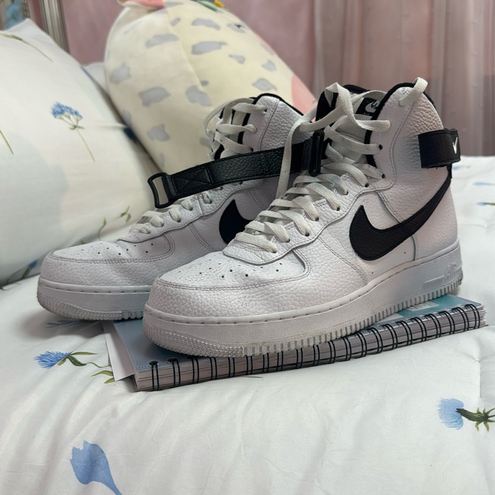 Air Force 1 '07 High 'White Black' Gently Used Men’s size 11